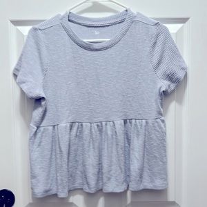 Short sleeve crew neck baby doll shirt. Blue ribbed fabric ruffle hem. EUC!